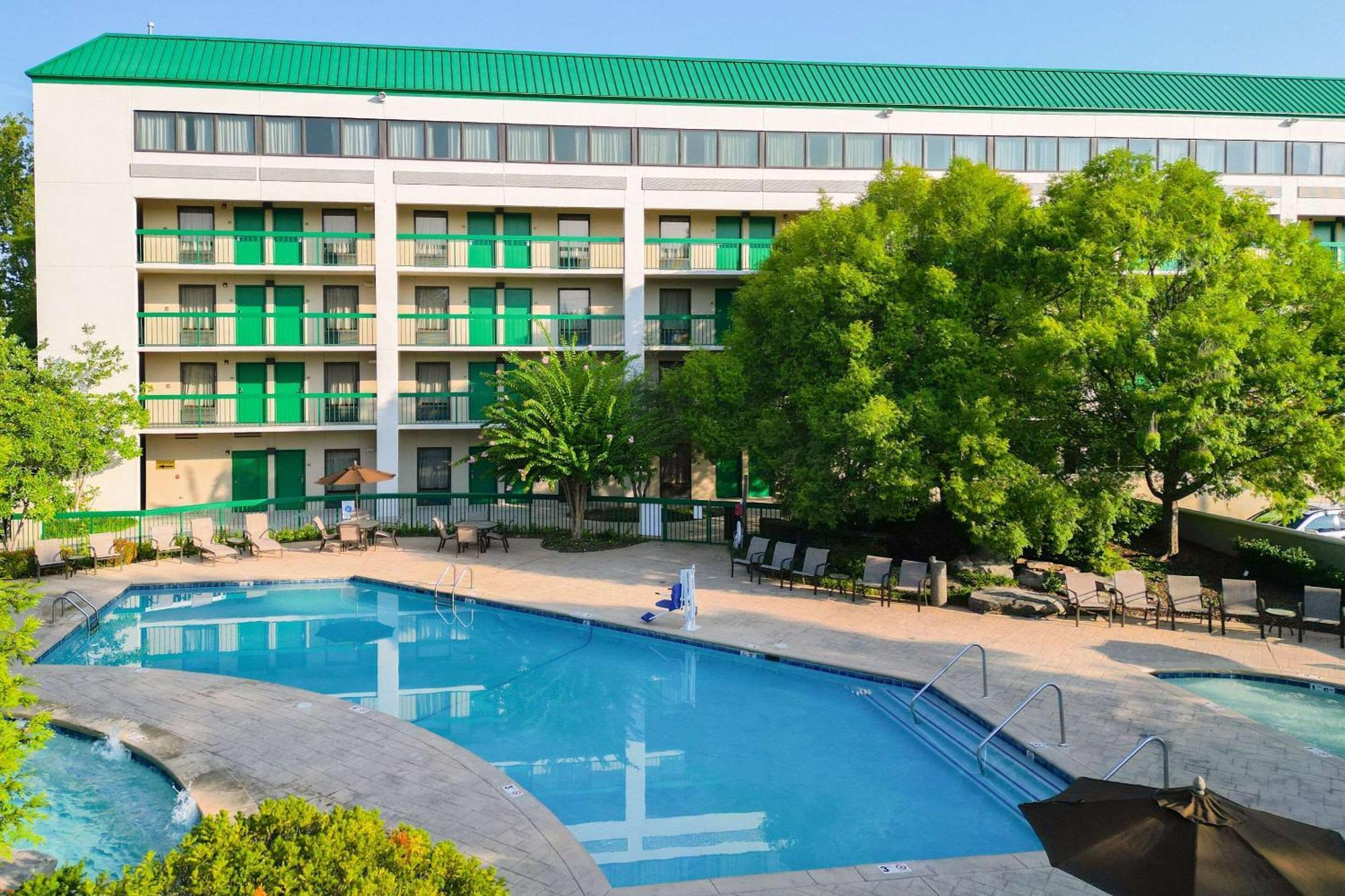 Inn Quality Near The Island Pigeon Forge
